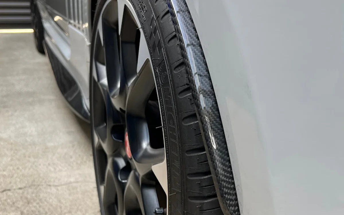 Front fender and wheel arch — panel alignment at Alfa Garage Miami